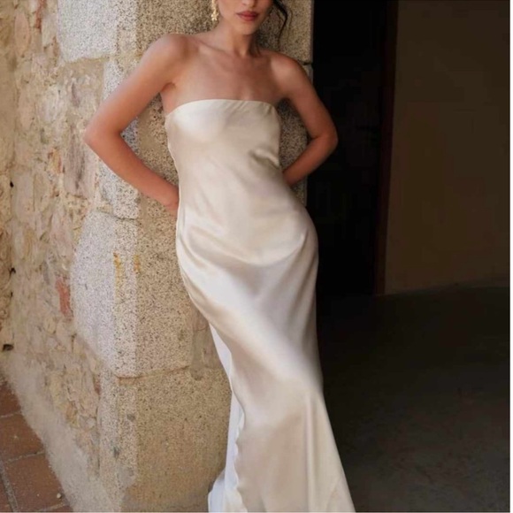 Reformation Joana Silk Dress in Fior Di Latte - Picture 4 of 9